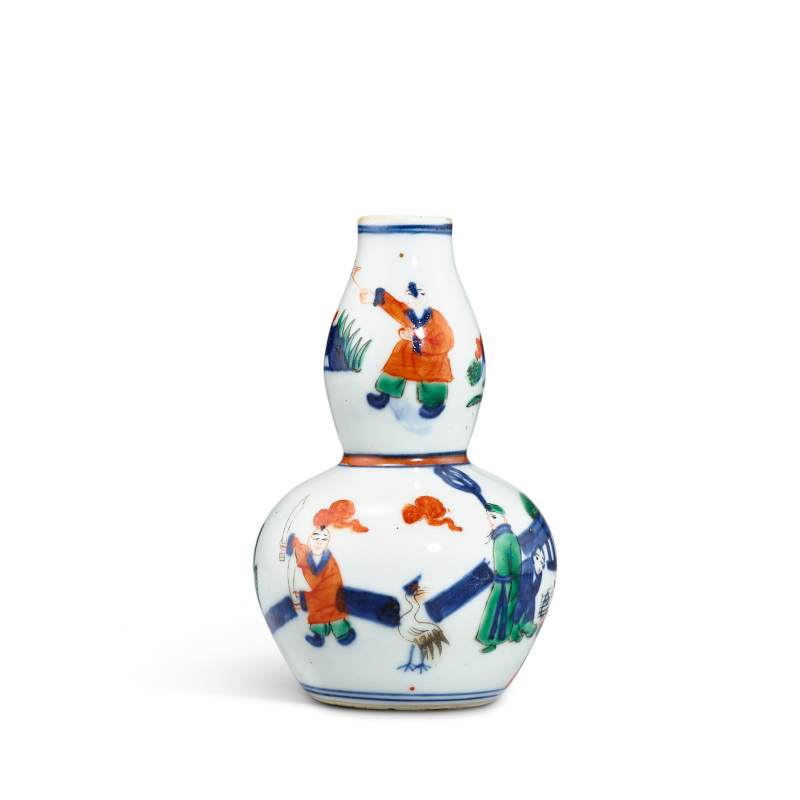 A wucai 'boys' double-gourd vase, Wanli apocryphal mark | 五彩童子圖葫蘆瓶 《大明萬曆年製》仿款 - 图1
