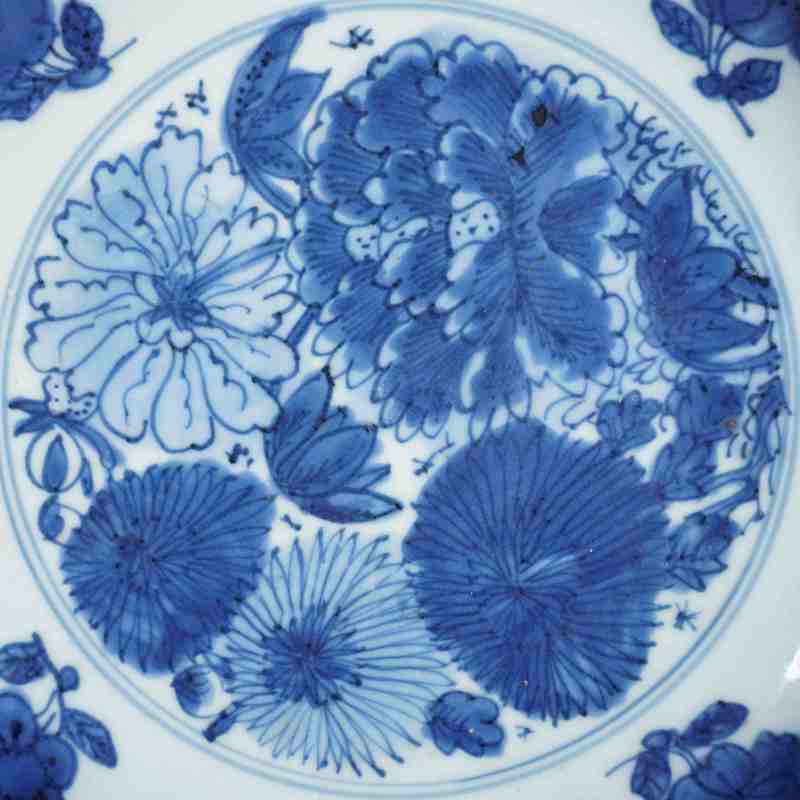 明晚期青花花卉盘 - 图2
