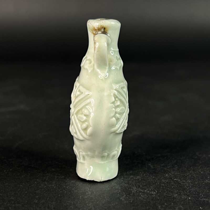 清 粉青釉模印花卉纹双耳瓶 - 图2