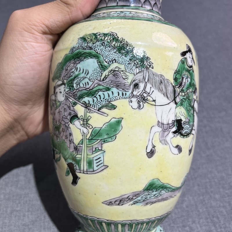 清晚期素三彩人物灯笼瓶 - 图6