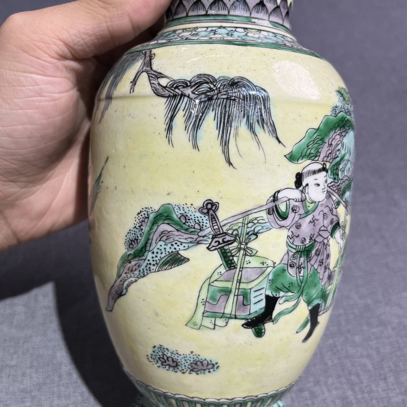 清晚期素三彩人物灯笼瓶 - 图7