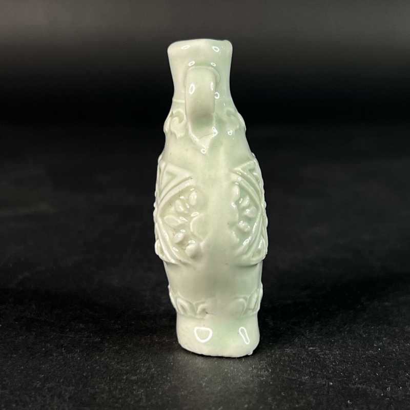 清 粉青釉模印花卉纹双耳瓶 - 图4