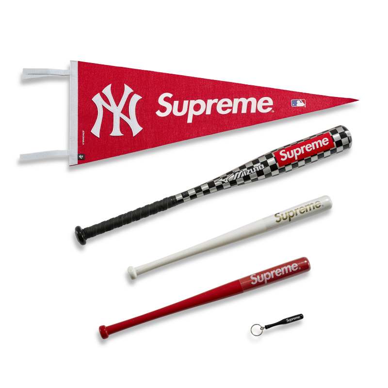 A Group Of 5 Supreme Baseball Accessories | 一組五件Supreme棒球用品 - 图1