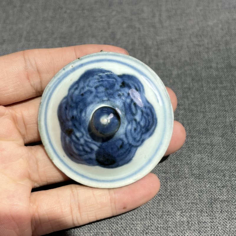 明万历青花人物盖罐一对 - 图17
