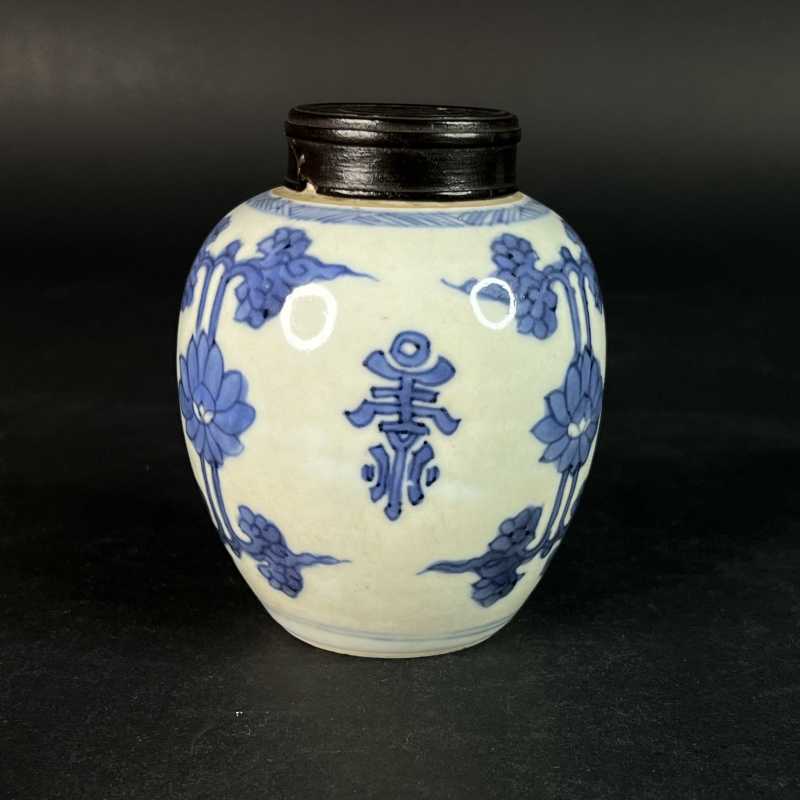 清康熙 青花花卉寿字纹小罐 - 图1