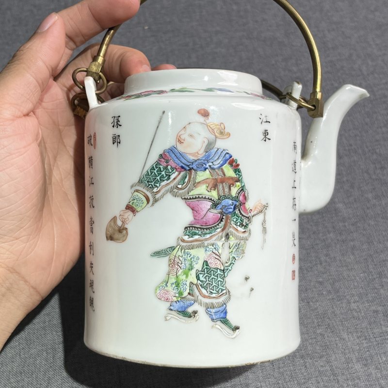 清咸丰粉彩无双谱人物壶 - 图11
