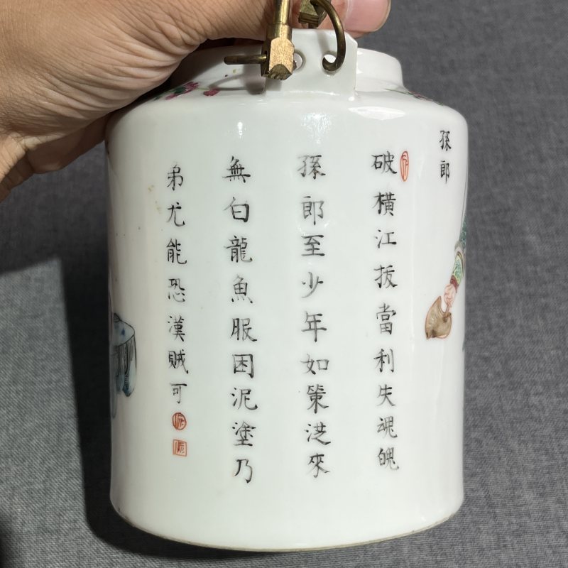 清咸丰粉彩无双谱人物壶 - 图12