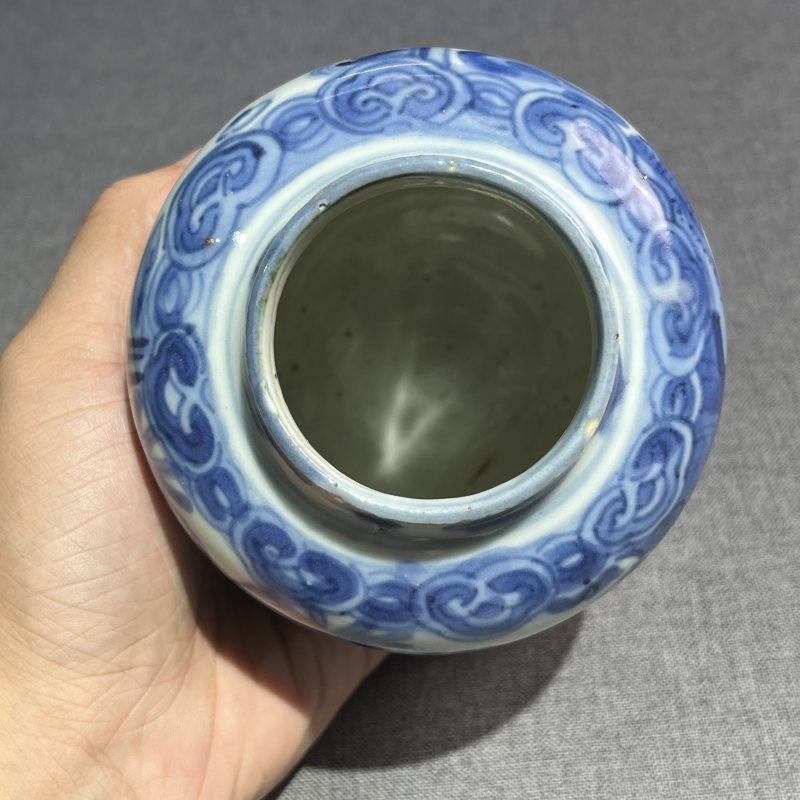 明万历青花人物盖罐一对 - 图21