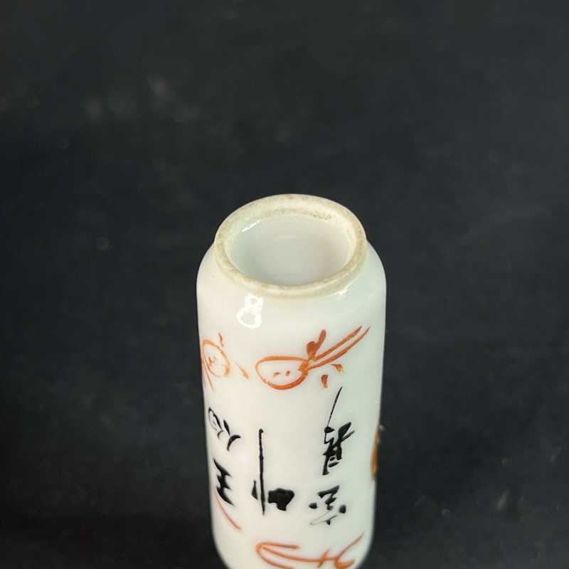 清 粉彩博古纹小瓶 - 图6