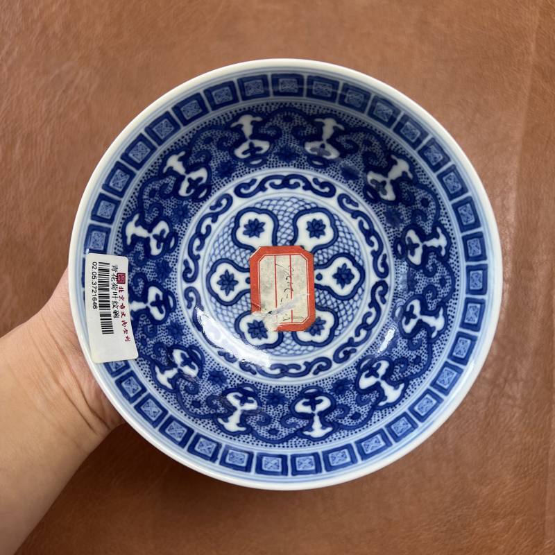 清道光 仿宣德青花缠枝苜蓿花纹碗 - 图8