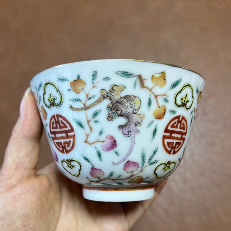 清 陈立春制粉彩福寿纹杯 - 图14