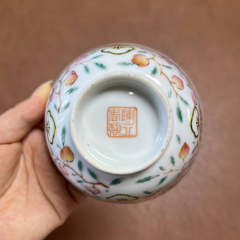 清 陈立春制粉彩福寿纹杯 - 图15