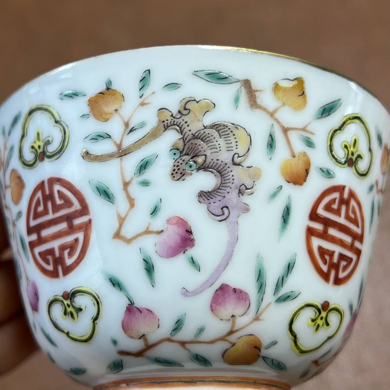 清 陈立春制粉彩福寿纹杯 - 图17