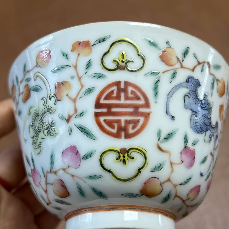 清 陈立春制粉彩福寿纹杯 - 图21