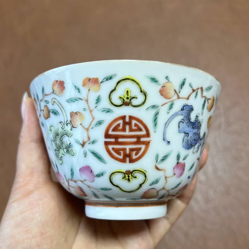 清 陈立春制粉彩福寿纹杯 - 图9