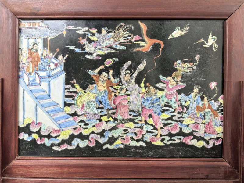 清 墨地粉彩群仙祝寿图插屏 - 图3