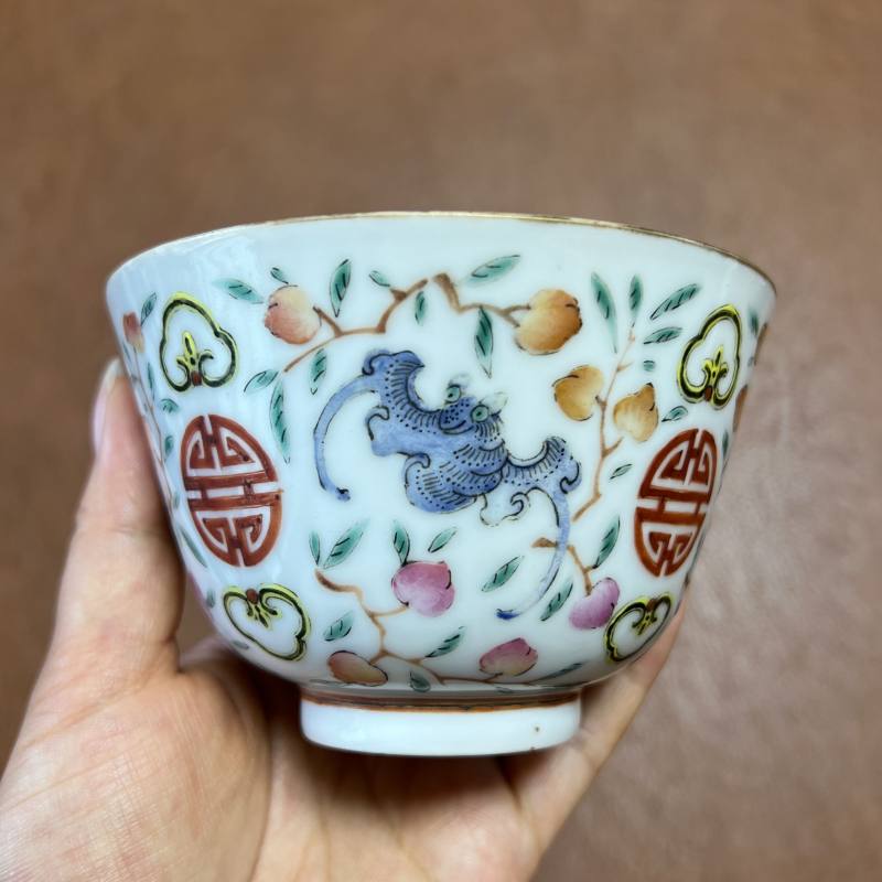 清 陈立春制粉彩福寿纹杯 - 图10