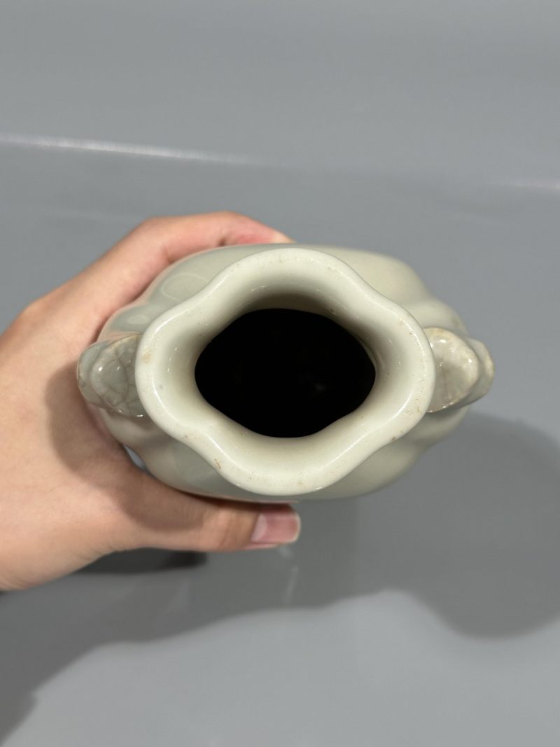    清乾隆 仿官釉海棠型兽耳瓶 - 图6