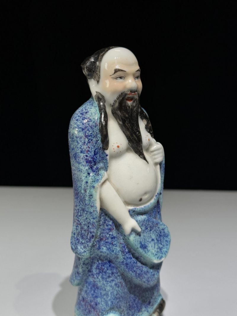    民国 炉钧釉粉彩汉钟离立像 - 图8