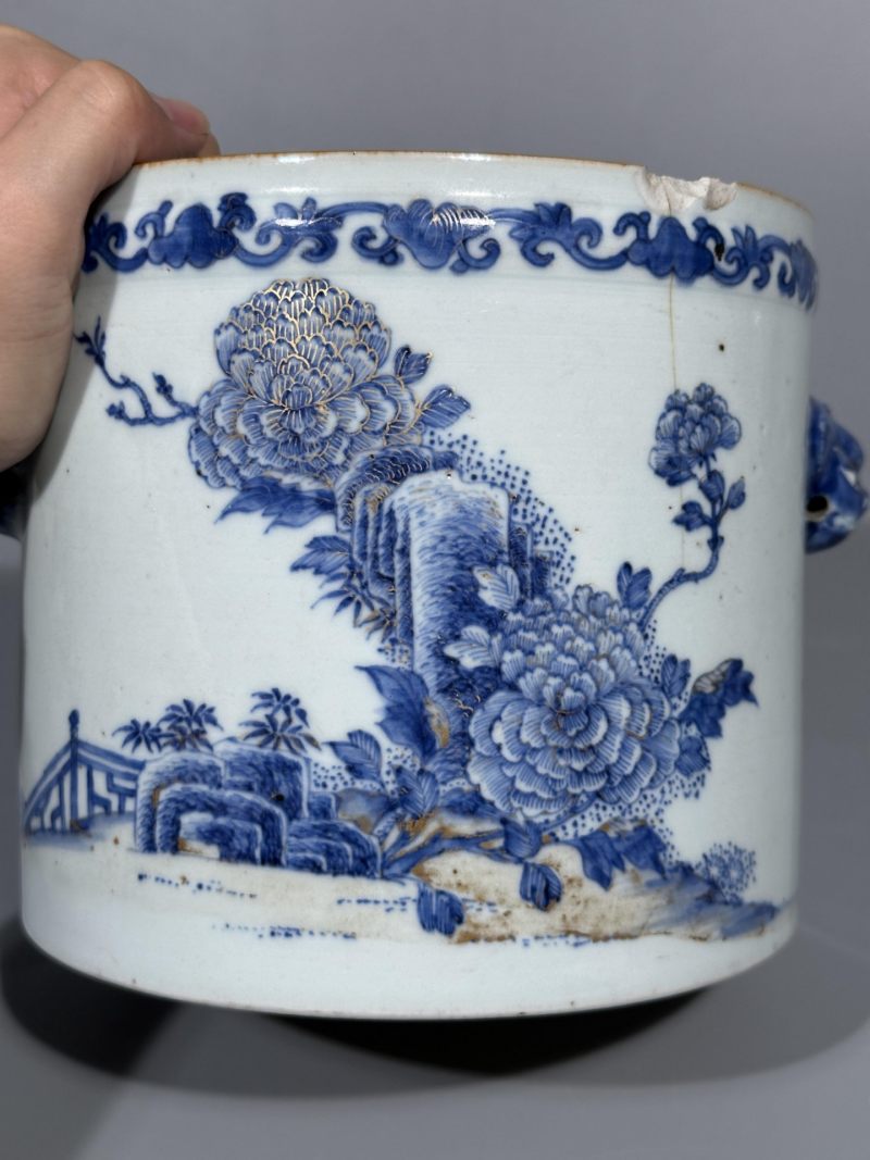    清乾隆 青花描金牡丹纹兽耳笔海 - 图8