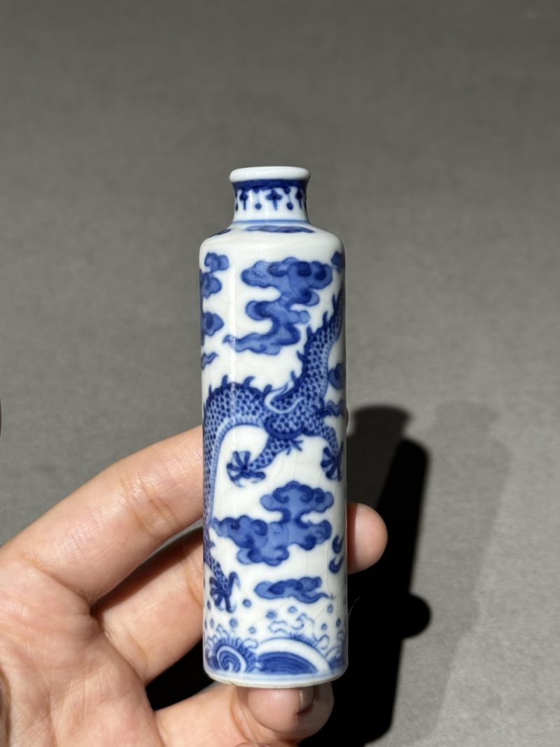    清道光 青花云龙纹鼻烟壶 - 图4