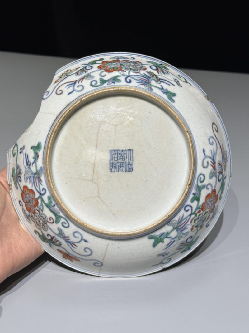    清嘉庆 斗彩花卉纹盘 - 图3