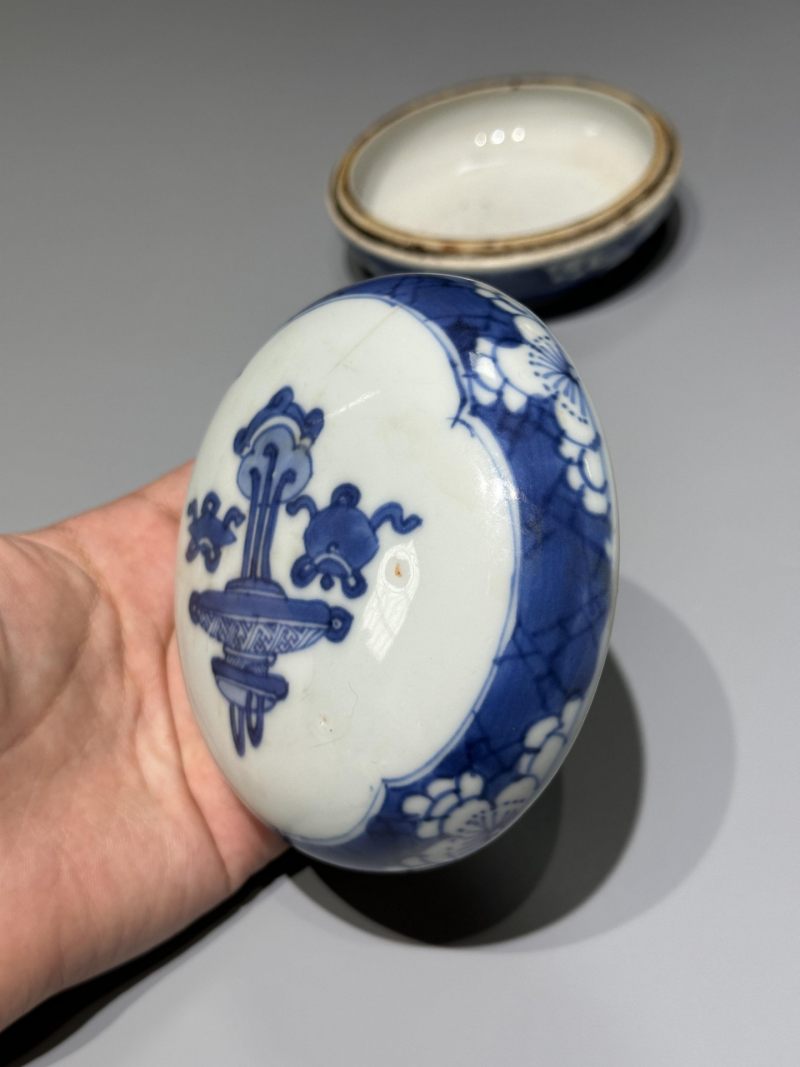    清康熙 青花开窗博古纹印盒 - 图4