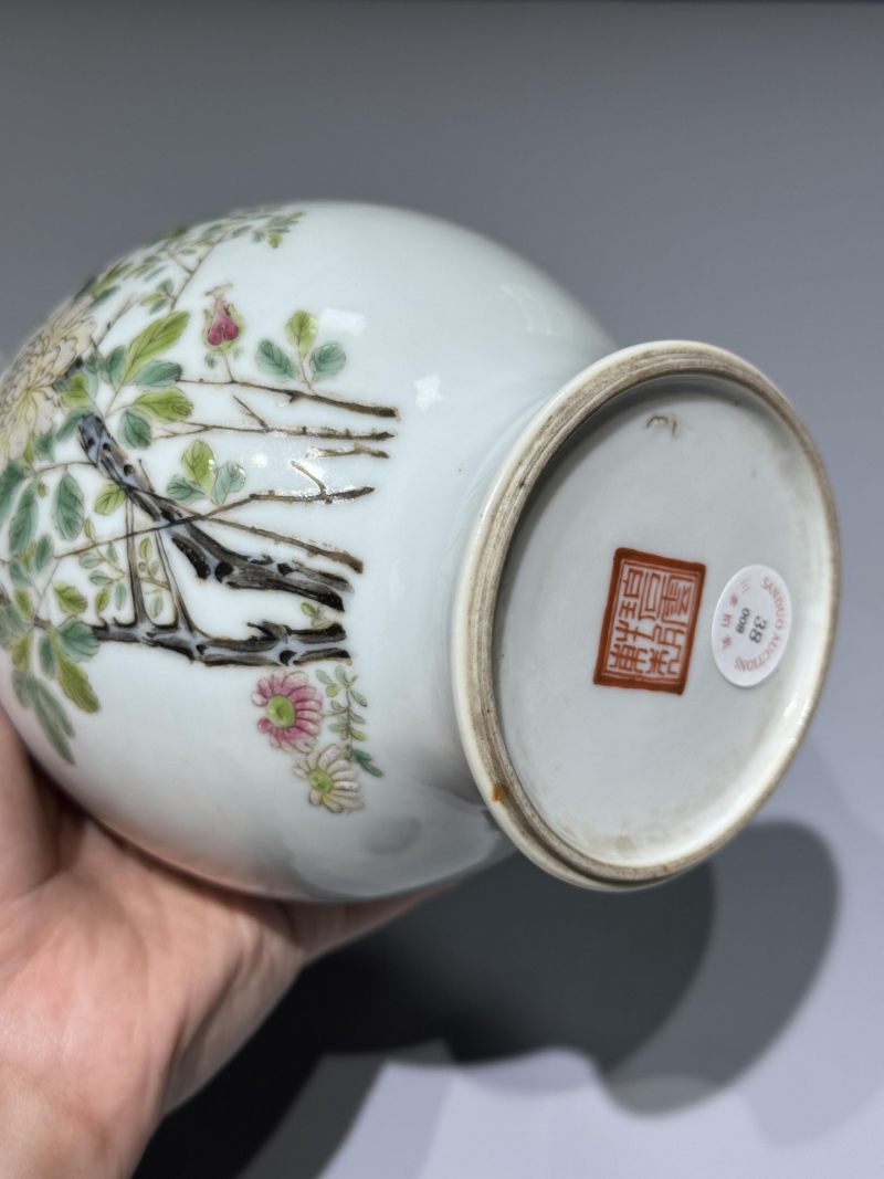    民国 碧云轩款 粉彩花鸟纹赏瓶 - 图5