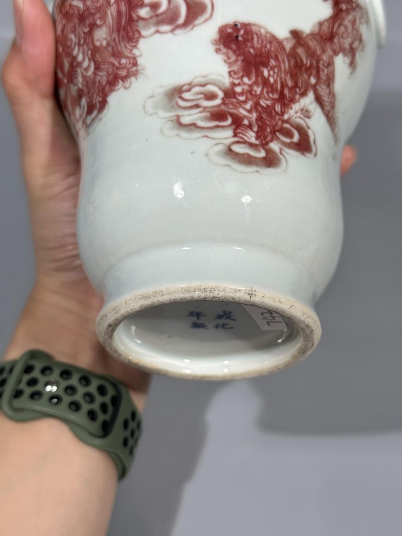    清中期 釉里红狮子纹兽耳瓶 - 图14