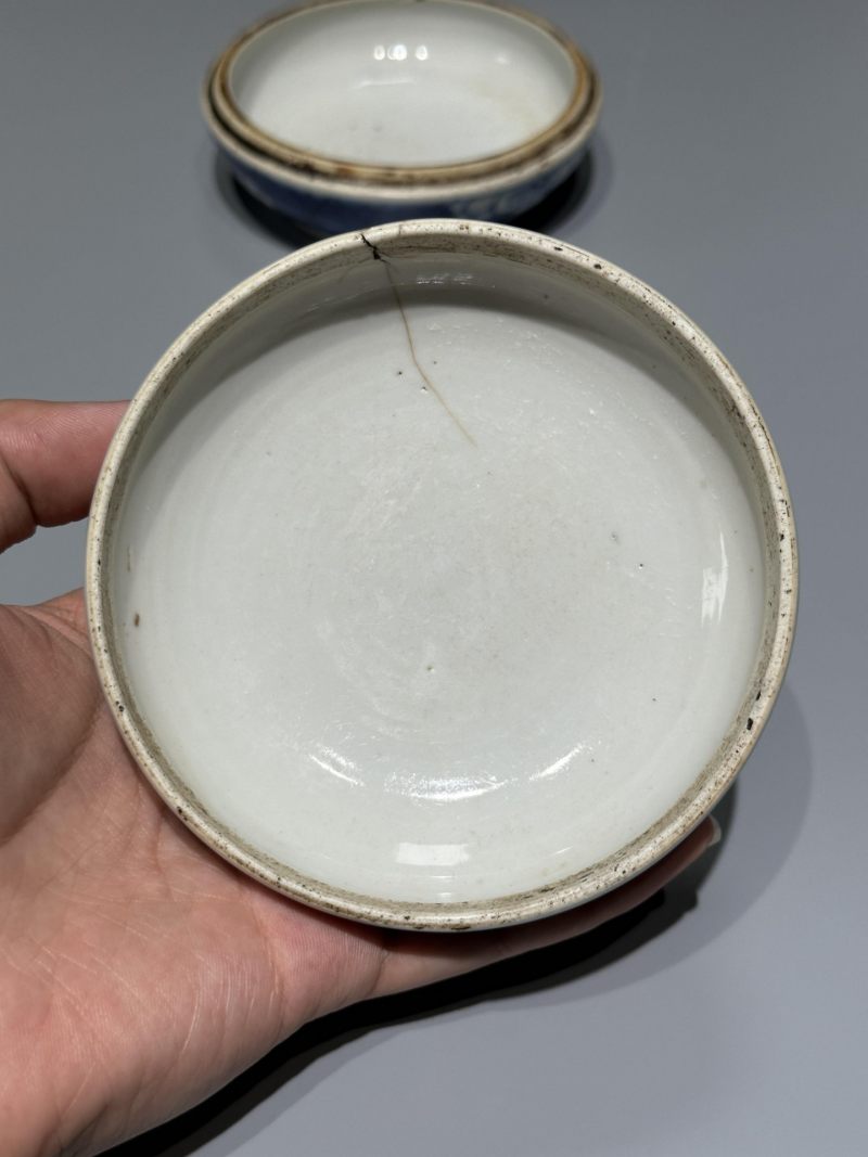    清康熙 青花开窗博古纹印盒 - 图5