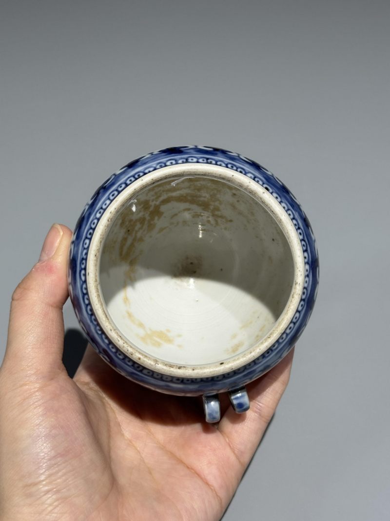    清乾隆 青花缠枝莲纹鸡心型鸟食罐 - 图7