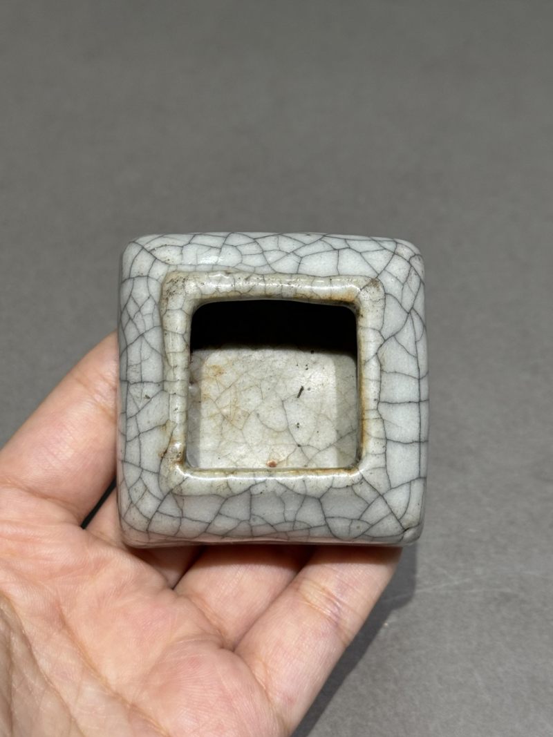    清早期 哥釉瓶、哥釉四方水盂一组两件 - 图14
