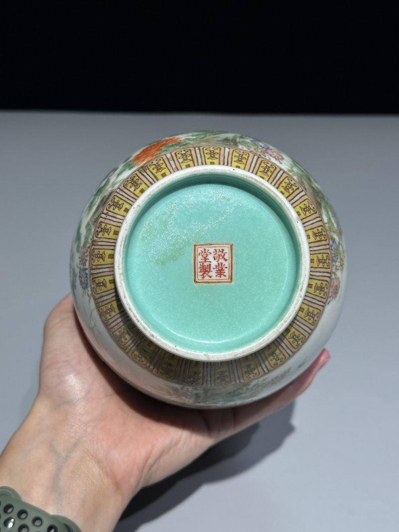    民国 黄地粉彩牡丹纹双耳瓶 - 图4