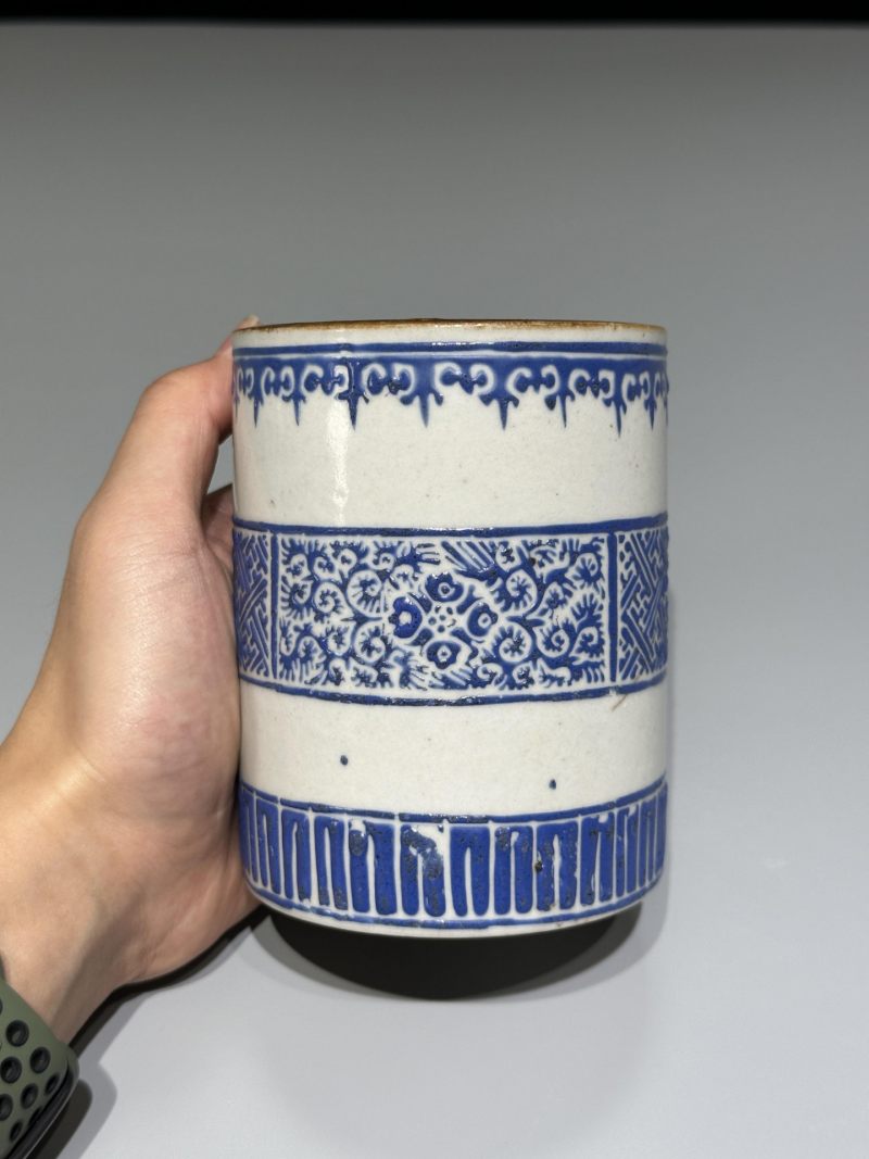    清乾隆 蓝料花卉纹笔筒、壁瓶一组(两件) - 图11