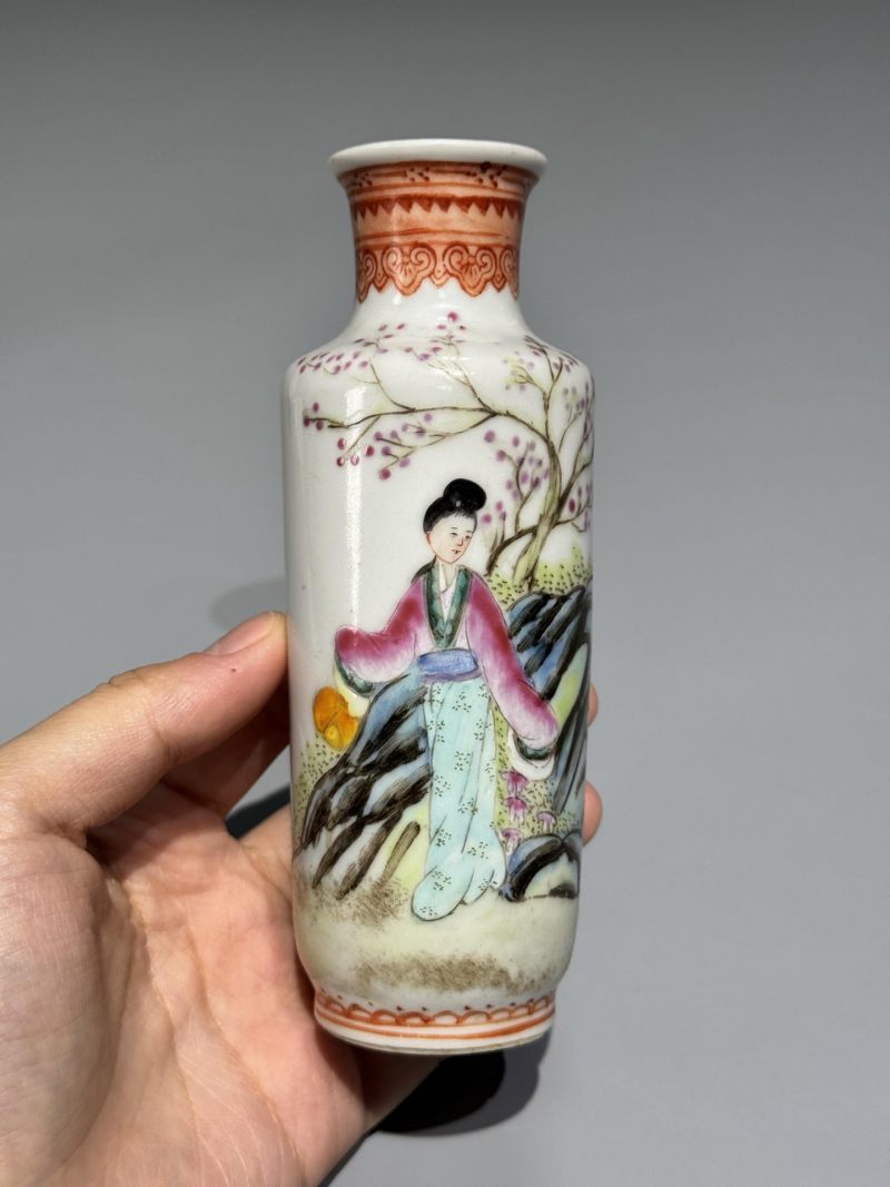   民国 粉彩仕女纹棒槌瓶一对 - 图4