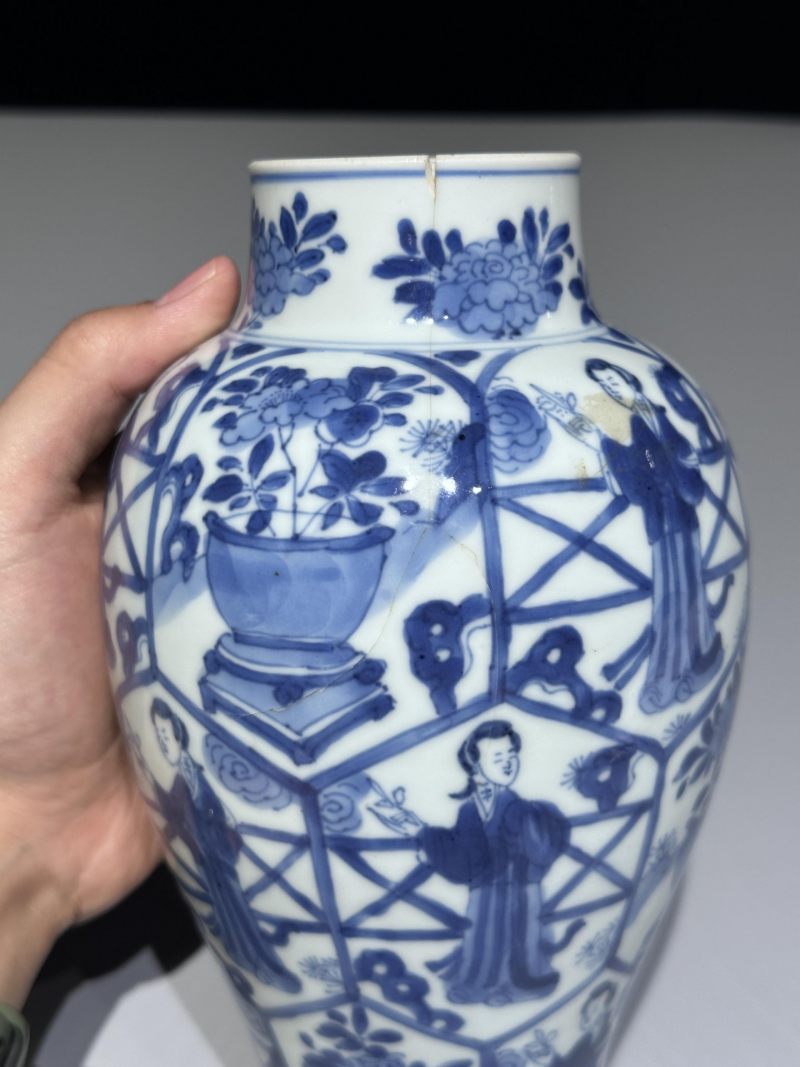    清康熙 青花仕女图梅瓶 - 图9