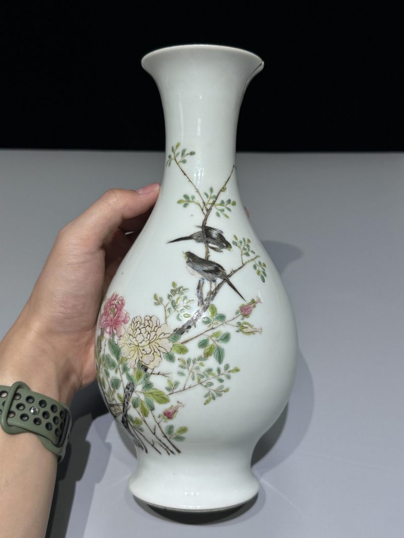    民国 碧云轩款 粉彩花鸟纹赏瓶 - 图7