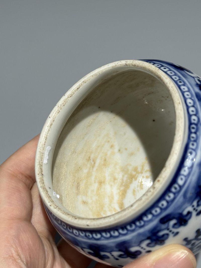    清乾隆 青花缠枝莲纹鸡心型鸟食罐 - 图8