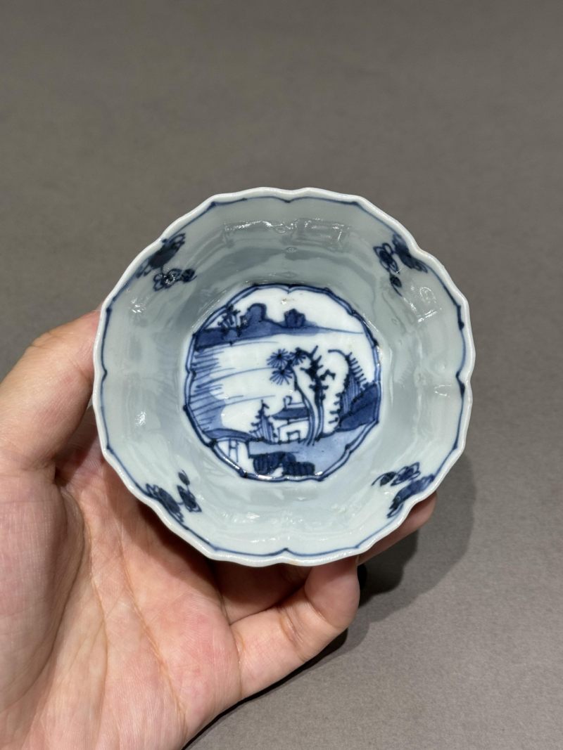    清康熙 青花山水鹤纹花口杯、碟 （一组两件） - 图7