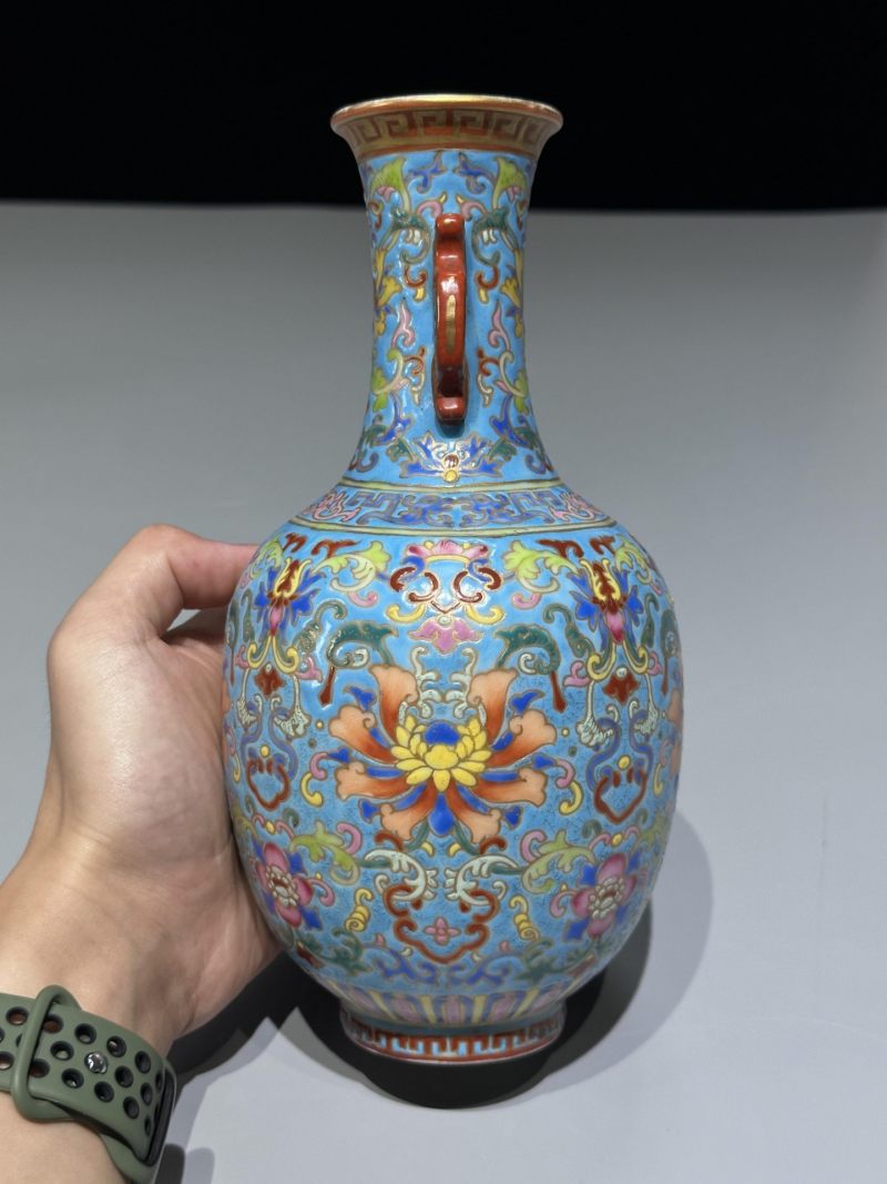    民国 松石绿地粉彩描金花卉纹双耳瓶 - 图7