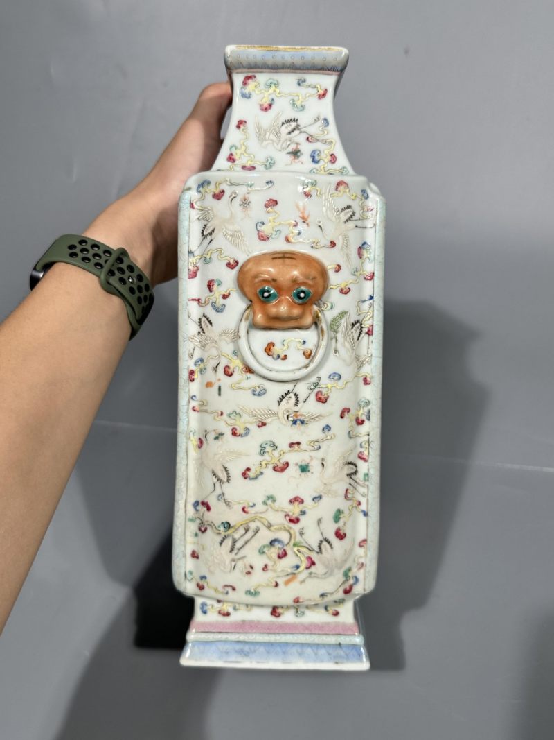    清宣统 粉彩云鹤开光四季花卉纹书卷型铺首尊 - 图3
