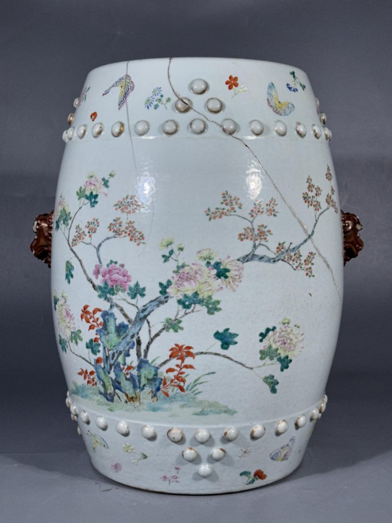    清乾隆 粉彩花卉纹狮耳绣墩 - 图7