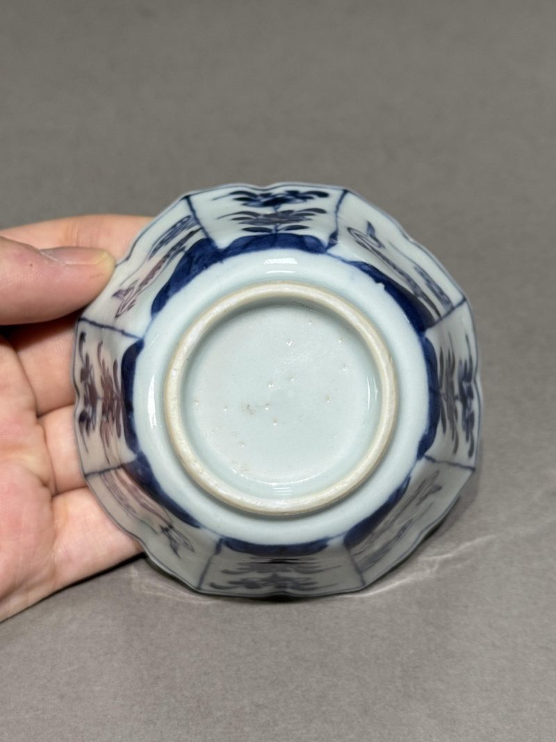    清康熙 青花山水鹤纹花口杯、碟 （一组两件） - 图8