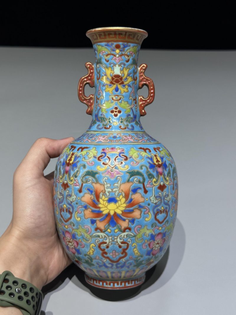    民国 松石绿地粉彩描金花卉纹双耳瓶 - 图8