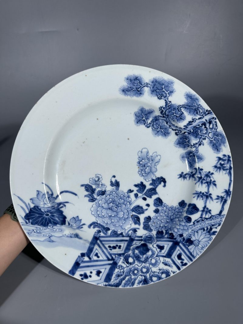    清雍正 青花花卉纹大盘 带木底座 - 图6
