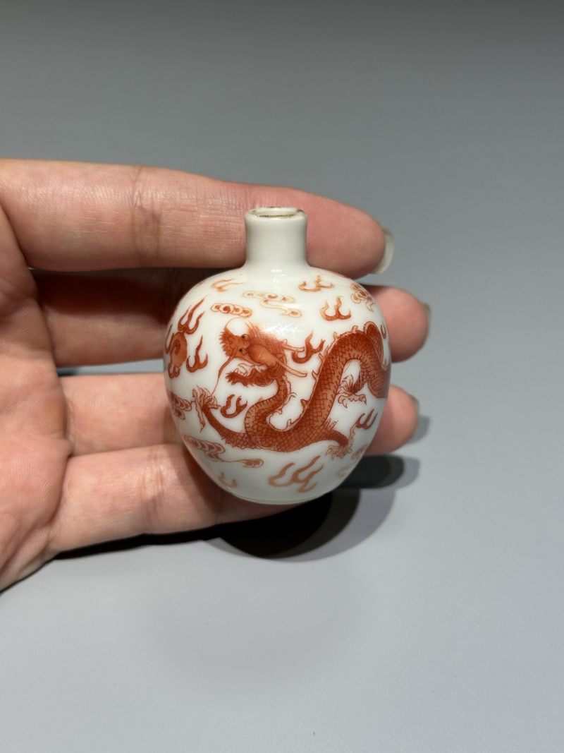    清道光 矾红云龙赶珠纹鼻烟壶 - 图6