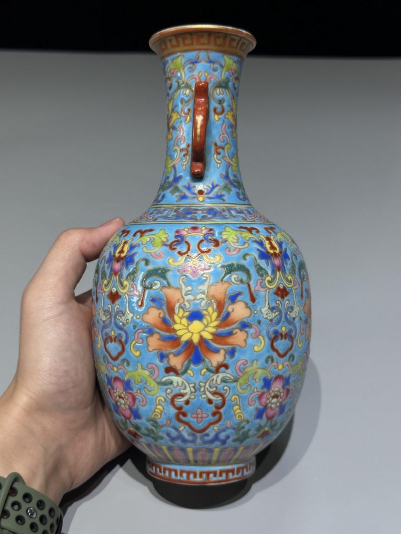    民国 松石绿地粉彩描金花卉纹双耳瓶 - 图9
