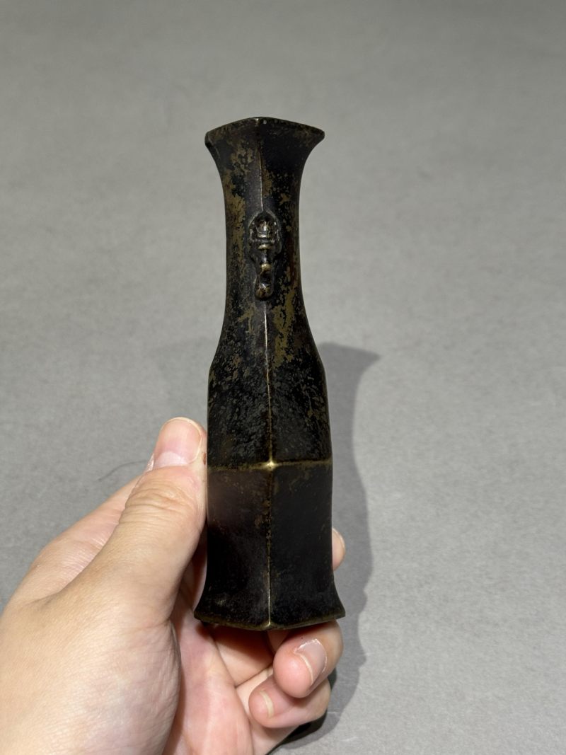    清 兽耳小铜瓶 带底座 - 图4
