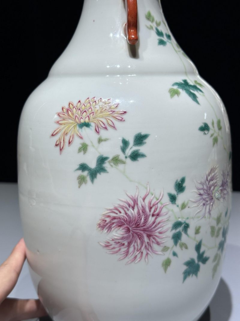    清宣统 粉彩花卉纹双耳瓶 - 图11