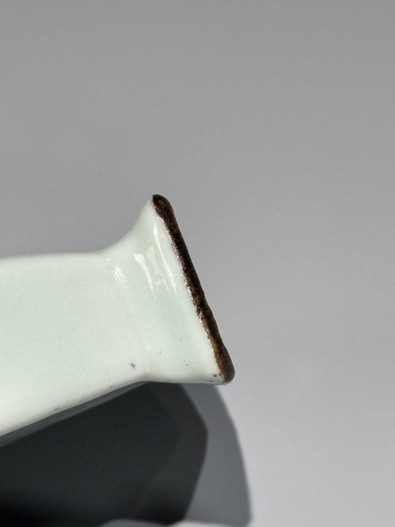    清乾隆 豆青釉青花釉里红梅花纹如意耳璧瓶 - 图11